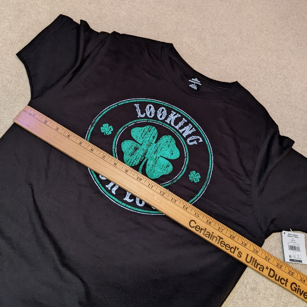 Nwt Way To Celebrate St. Patricks Day Men's Looking for Luck Graphic T-Shirt - Picture 11 of 12